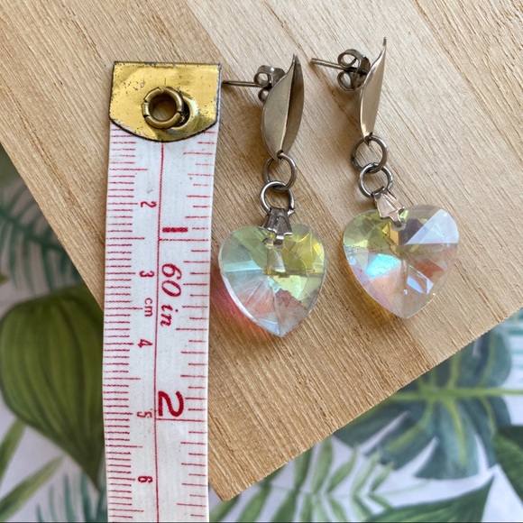 FREE with any purchase ✨Holographic geometric heart earrings 💖 - Picture 5 of 5